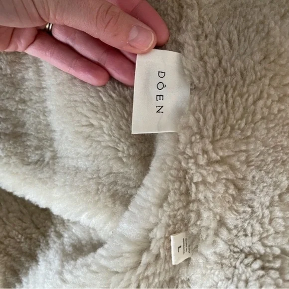 Doen Snowbell Shearling Coat in black SZ Large GUC - Picture 6 of 7